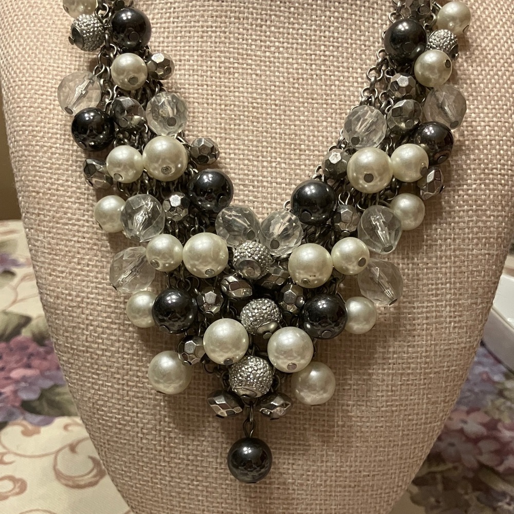 STATEMENT NECKLACE PEARLS, RHINESTONE ORBS, BLACK PEARLS - Picture 8 of 10